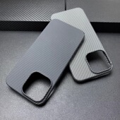 超薄磨砂浮雕男女防摔硬壳适用苹果 碳纤维凯夫拉纹适用苹果15 12手机壳新款 小米半包硬壳大孔14p简约