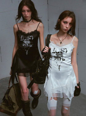 CestNous迷失末路 修身朋克链条印花蕾丝网纱拼接缎面吊带裙女夏