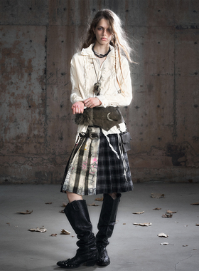 CestNous皮腰头拼接黑灰格子皮带百褶裙女涂鸦做旧撞色朋克风中裙