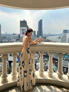 挂脖吊带连衣裙 泰国海边度假沙滩裙女气质V领性感大露背印花长款