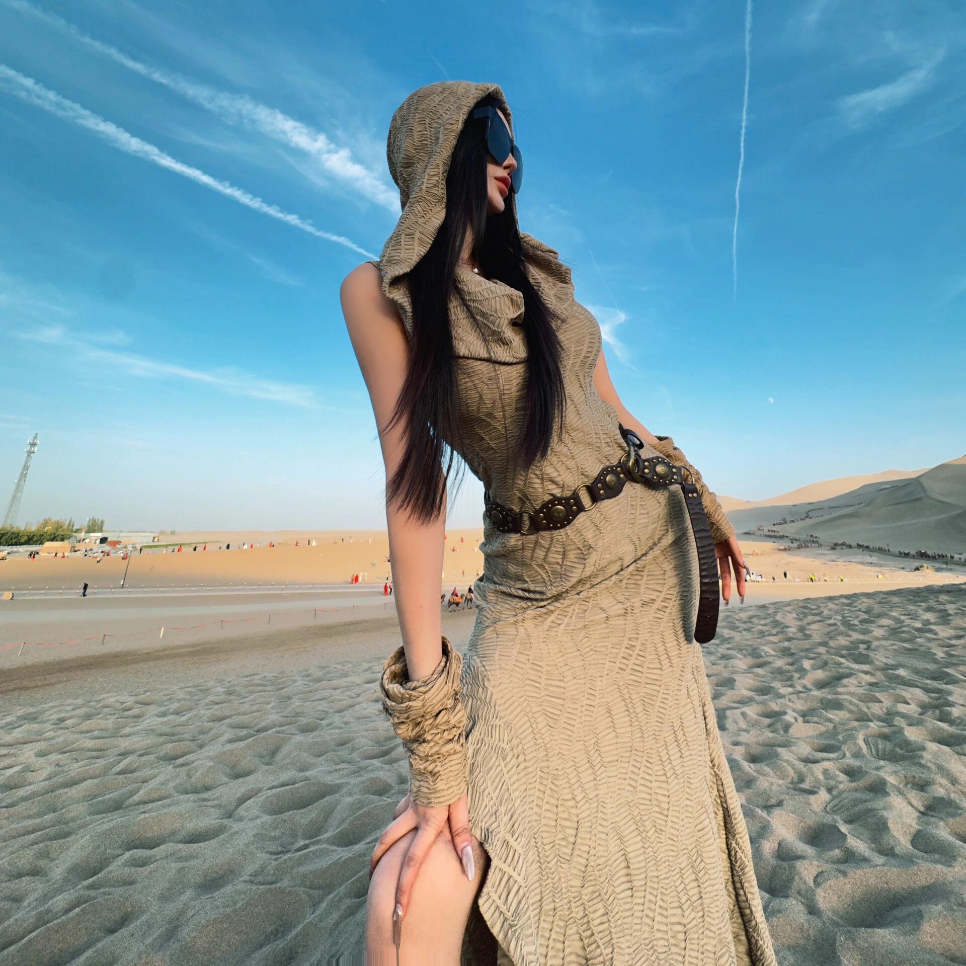 大西北敦煌迪拜埃及沙漠旅游穿搭拍照异域废土风针织连帽连衣裙女