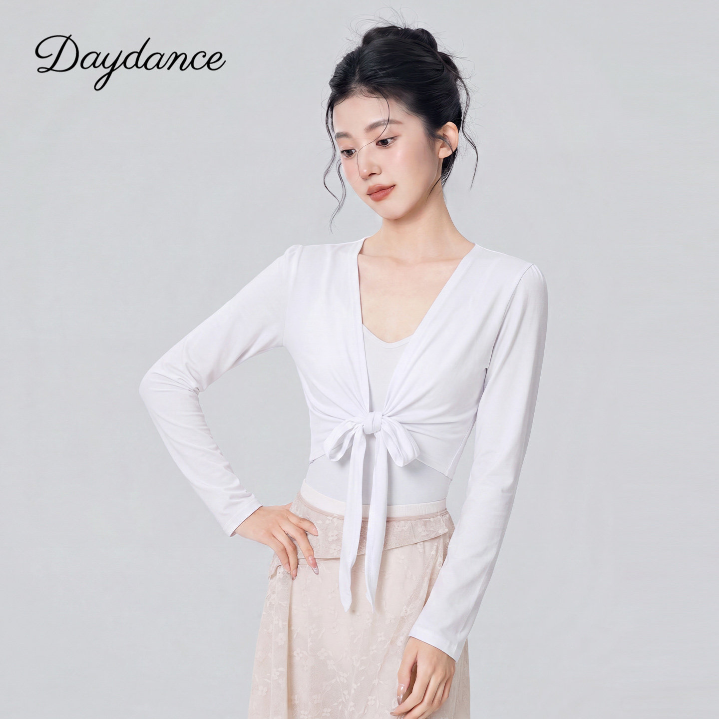 芭蕾舞练功服上衣女成人白色V领开衫现代舞外搭长袖舞蹈服外套秋