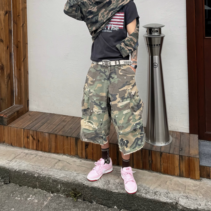 美式复古破洞珍珠迷彩牛仔七分裤图片