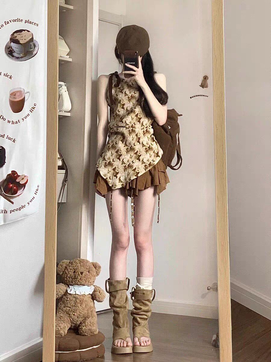 韩系小个子纯欲风辣妹吊带上衣