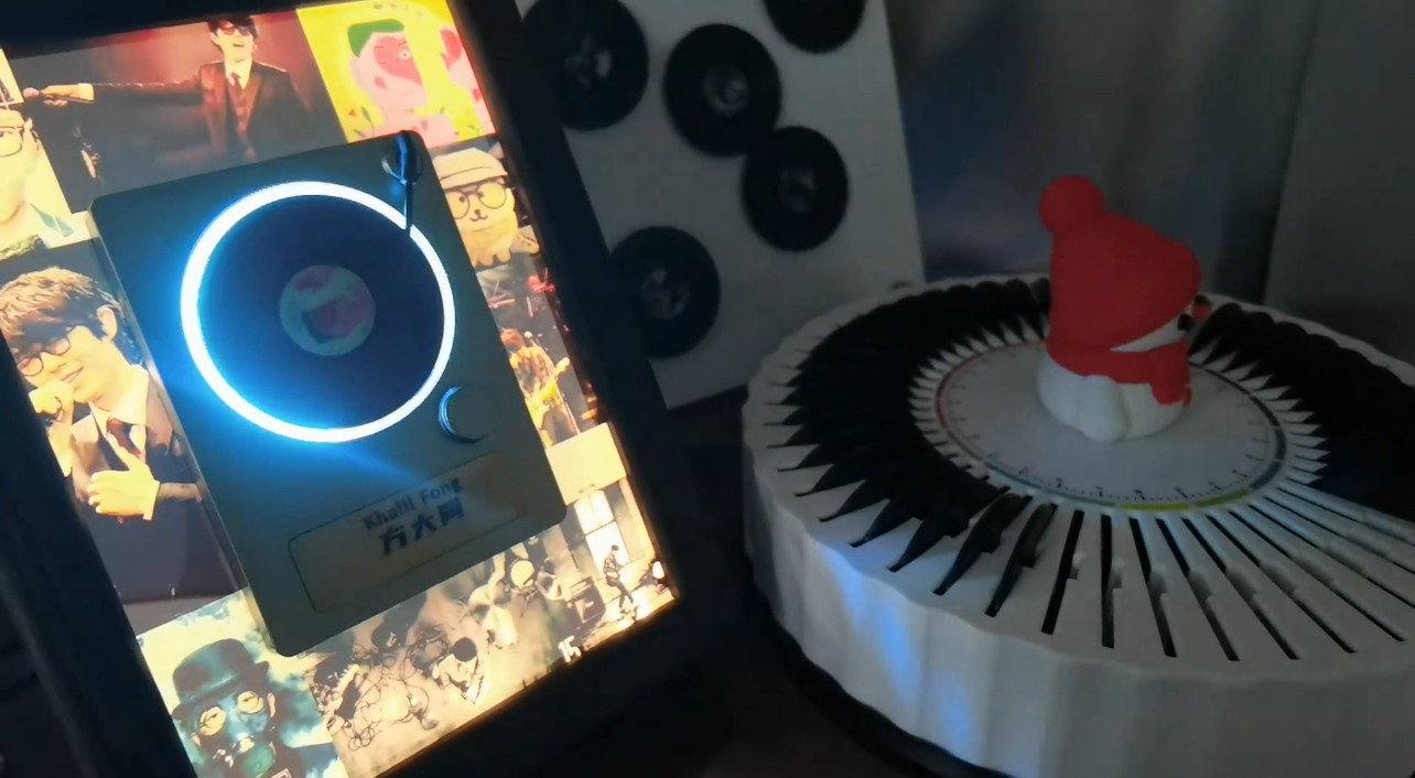 明星爱豆经典旋转碟片小夜灯新款感应唱歌冰箱贴台面摆件播放器