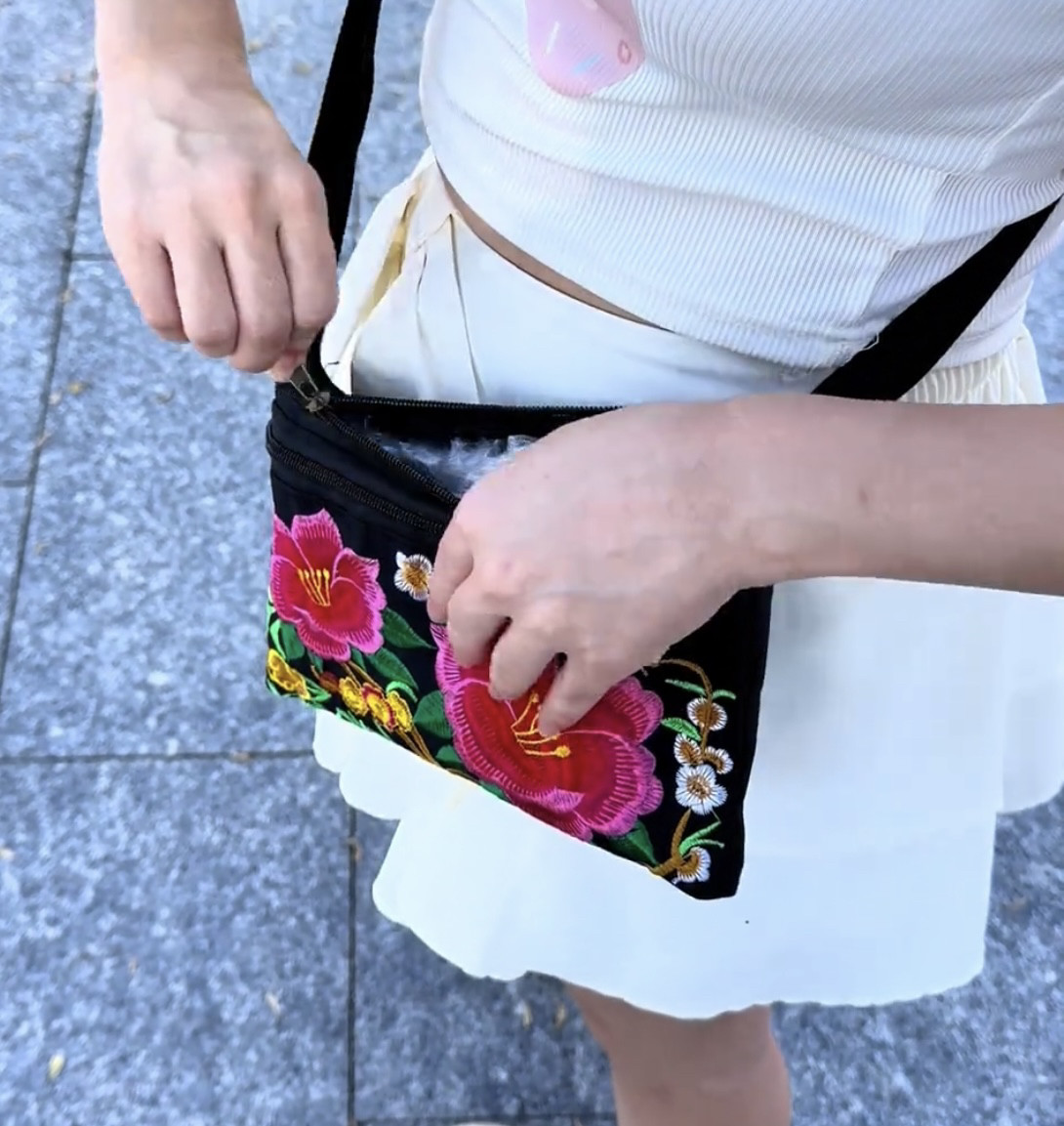 民族绣花腰包包女款小巧刺绣运动手机手机袋大容量隐形女包