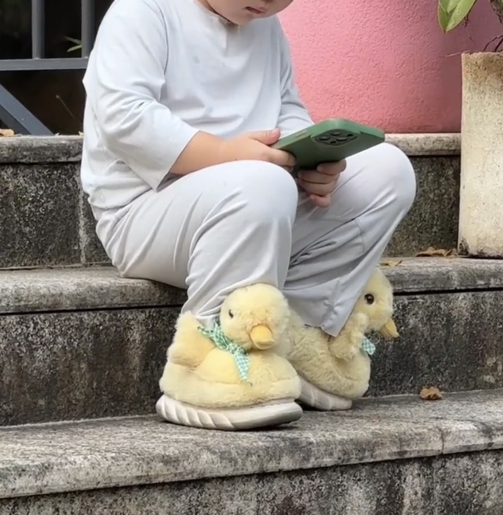 小鸭子儿童棉拖鞋包跟冬季男童女童鞋子可爱卡通立体防滑软底保暖