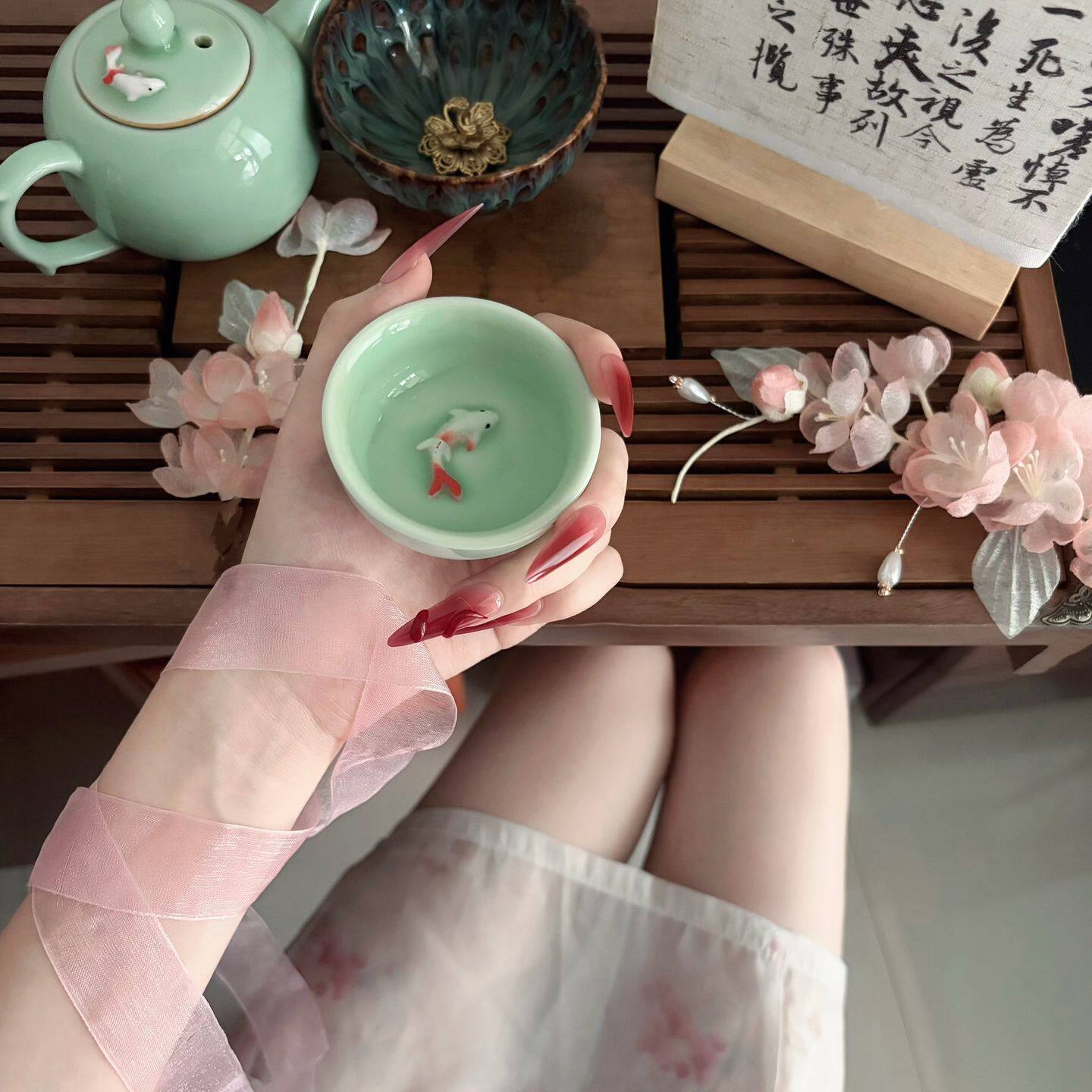 家用陶瓷青瓷功夫茶茶具大容量青瓷鲤鱼金鱼茶杯主人杯套装小茶杯