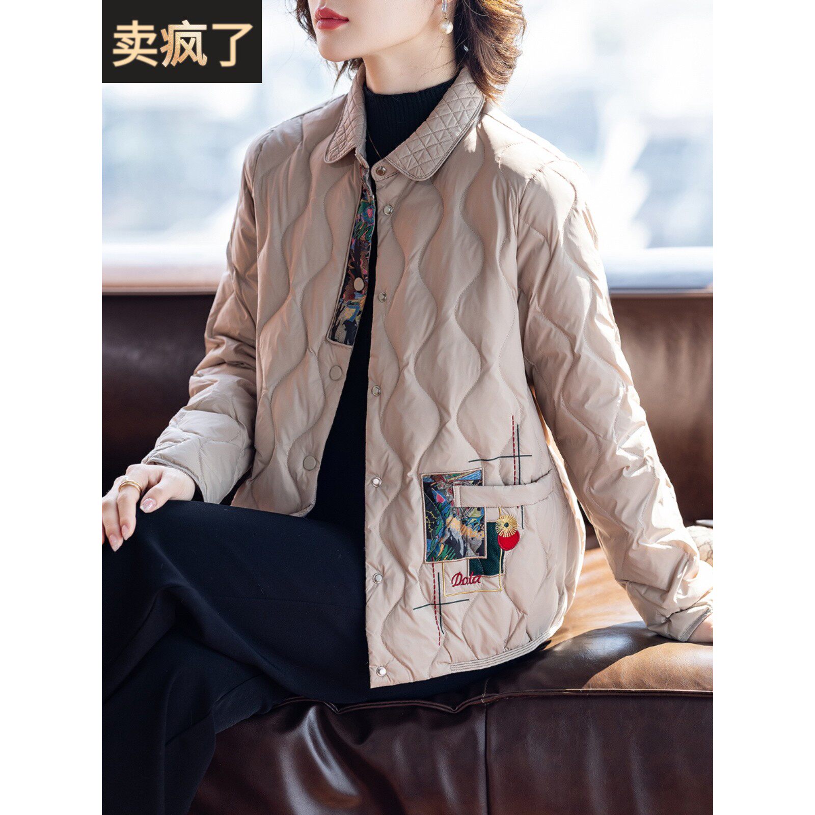 中老年女士羽绒服女洋气妈妈冬装外套2025新款50多岁秋冬季上衣服