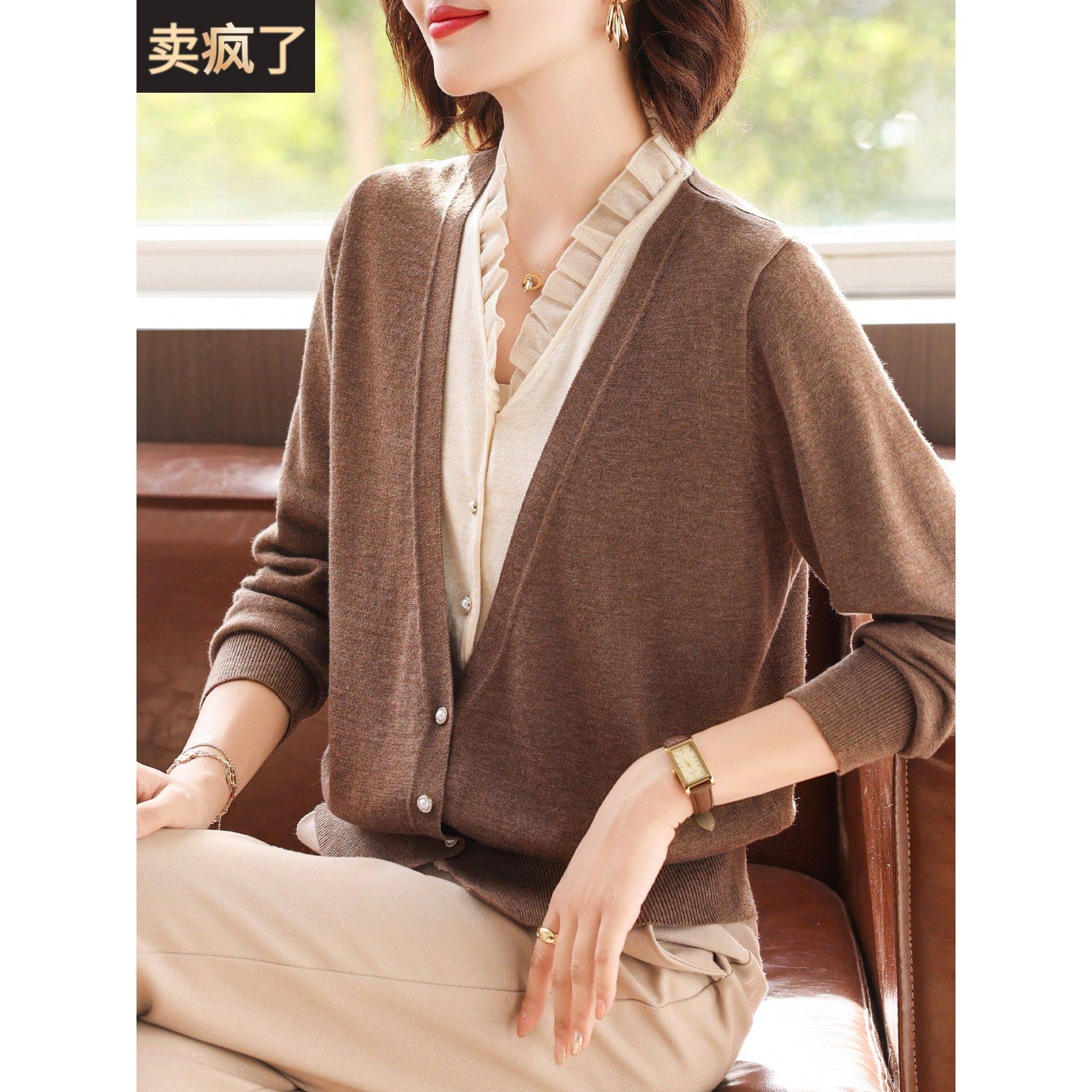 妈妈春秋装薄款T恤中年女装洋气假两件上衣中老年时尚外穿打底衫