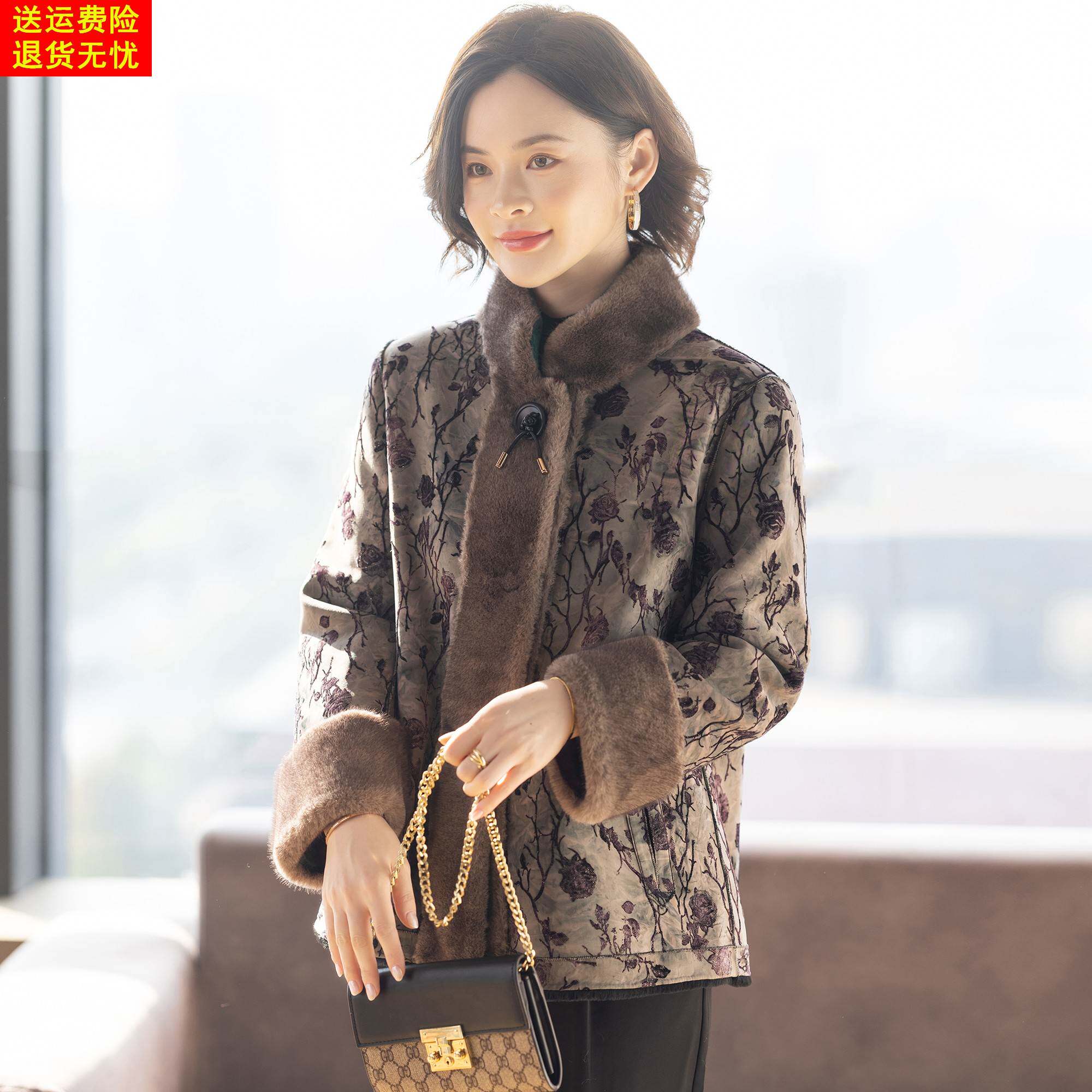 妈妈冬装加厚外套2025新款50多岁洋气时尚中老年人女士冬天上衣服