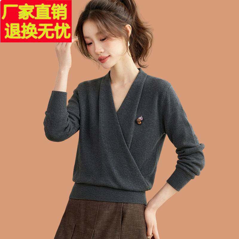 交叉v领毛衣女秋冬2026新款洋气妈妈外穿短款羊毛配裙子打底上衣