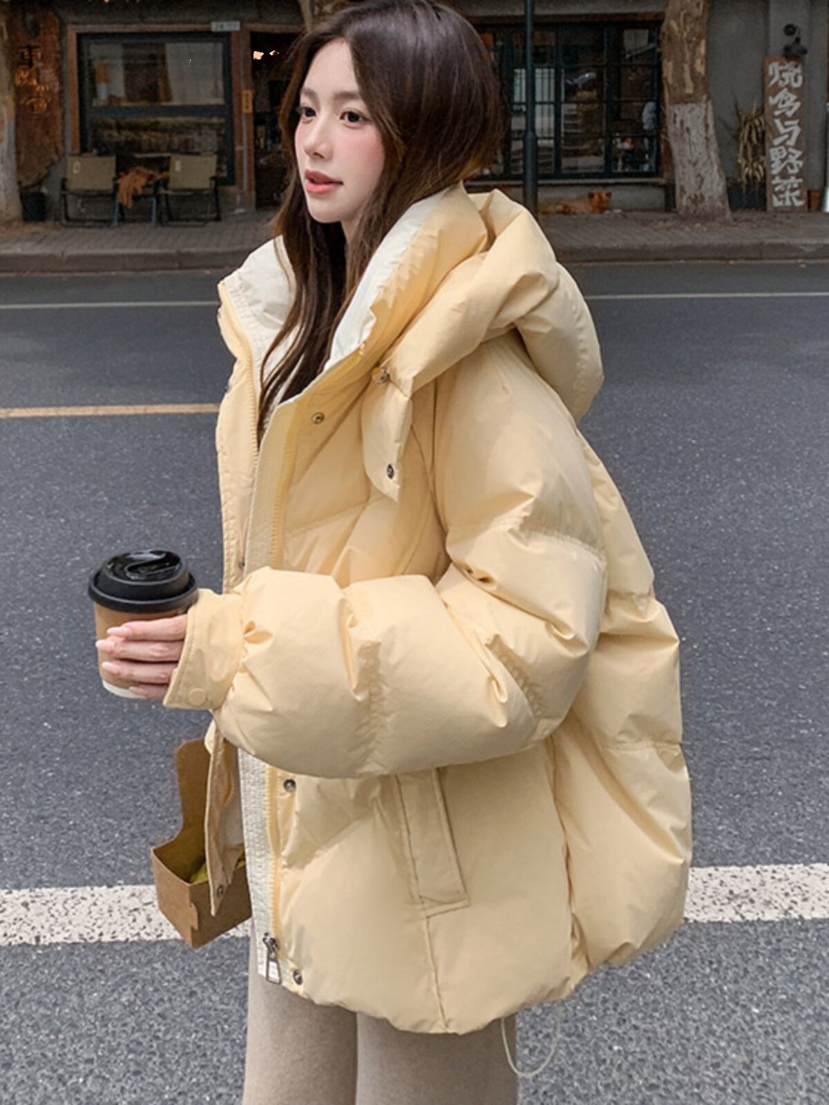 Short down jacket for women, new 2025 winter style, thickened padded coat, loose and fashionable, stylish for students