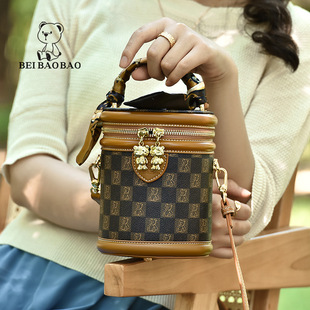 包包女2026新款时尚斜挎包经典单肩包大容量手提包圆筒包