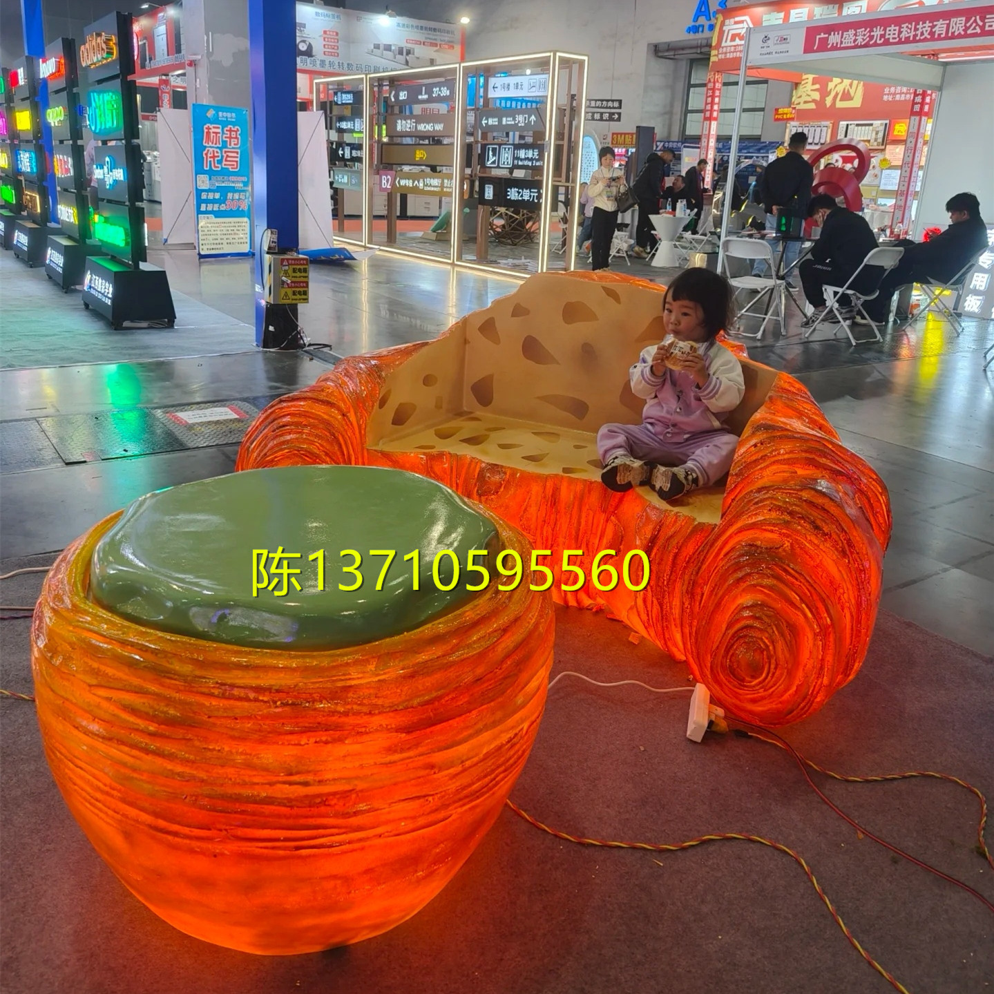 巨型可颂包坐凳模型雕塑定制玻璃钢发光寿司座椅卡通吐司造型雕像