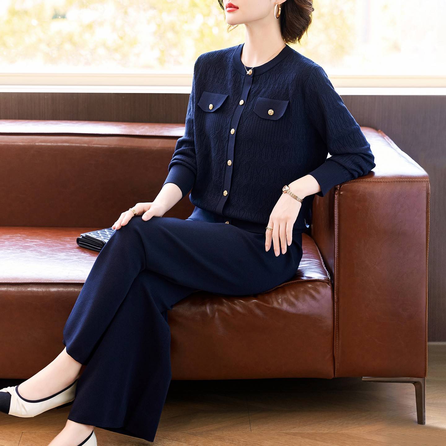妈妈秋装运动服针织套装2025新款洋气中老年女装小香风上衣两件套
