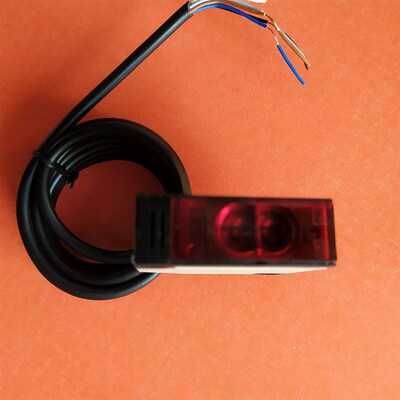 北京方形红外镜反射光电感应开关传感器FKG50B43J无源点5线继电器