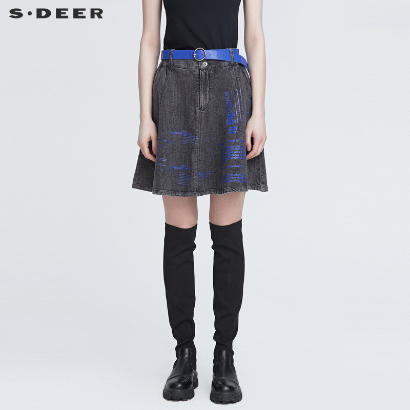S·DEER圣迪奥个性腰带撞色字母A字牛仔短裙S22181303