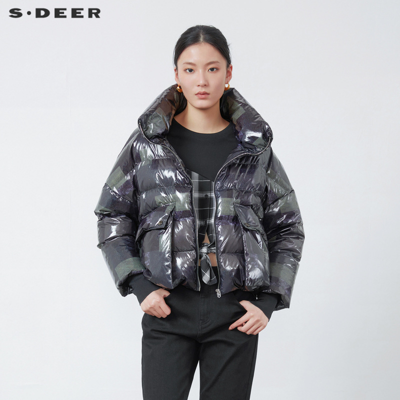 高领羽绒服 对称插袋 撞色印花