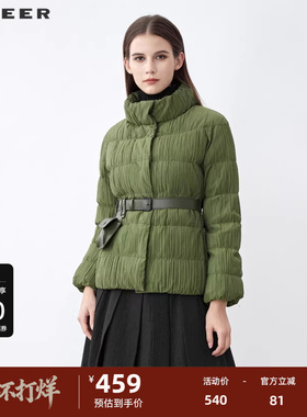S·DEER圣迪奥女装时尚高领肌理褶皱收腰短款羽绒服S21482471