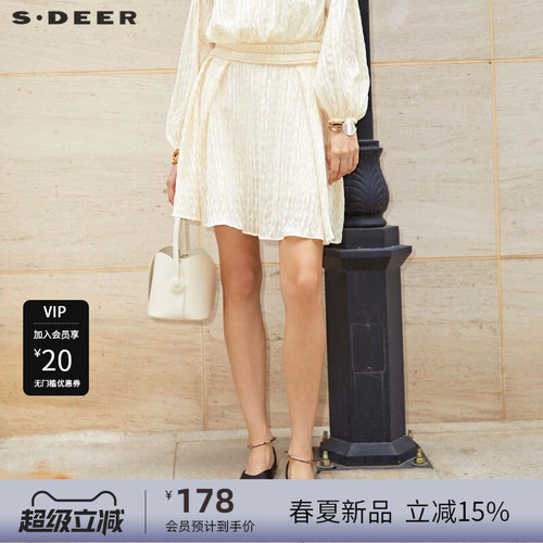 高腰短裙 肌理褶皱 垂坠质感