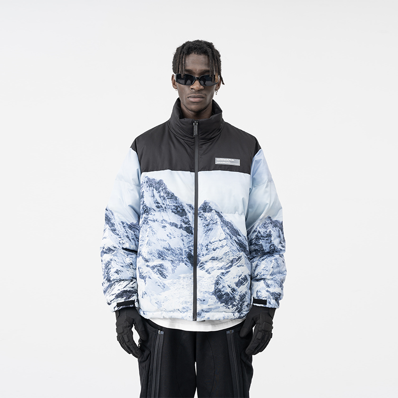 全幅印花冰蓝雪山拼接棉服