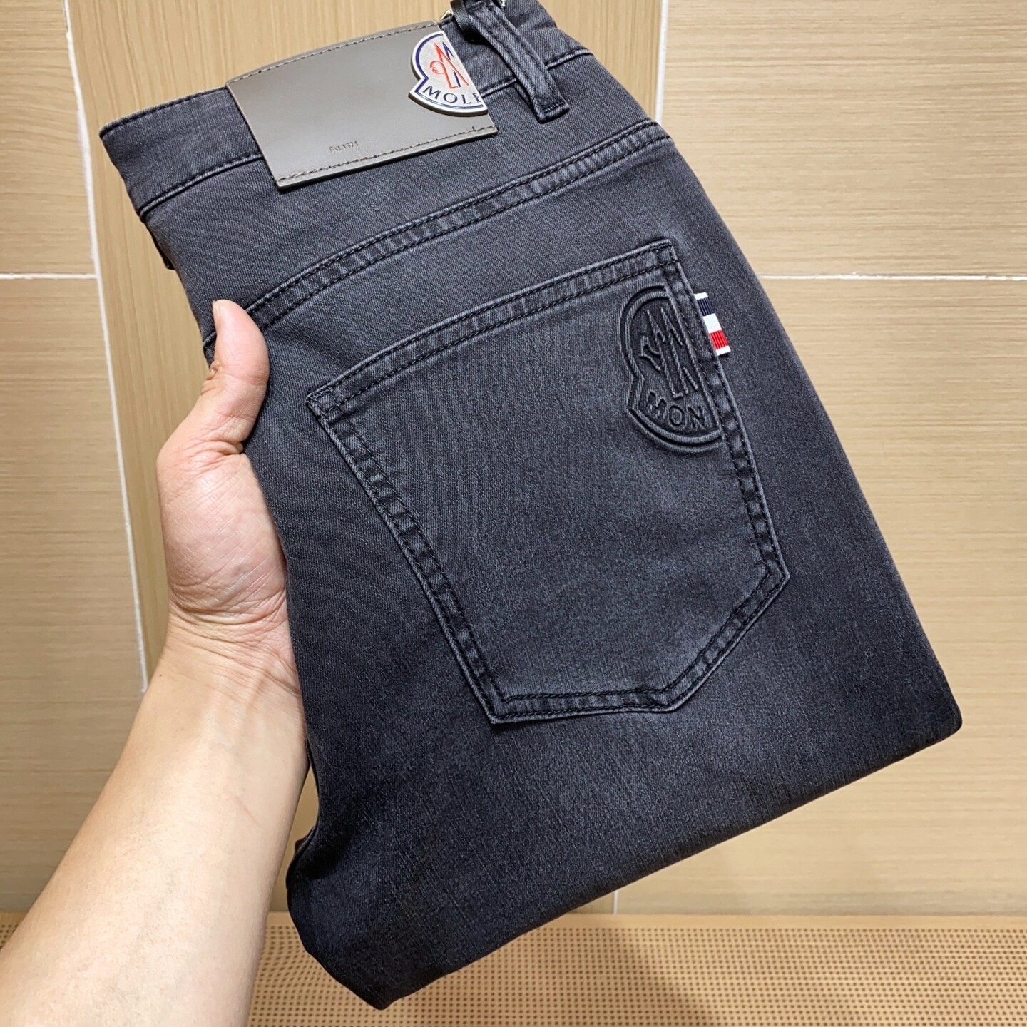 2026年春夏男士修身弹力深黑灰色牛仔裤薄款高端中腰小直筒休闲裤