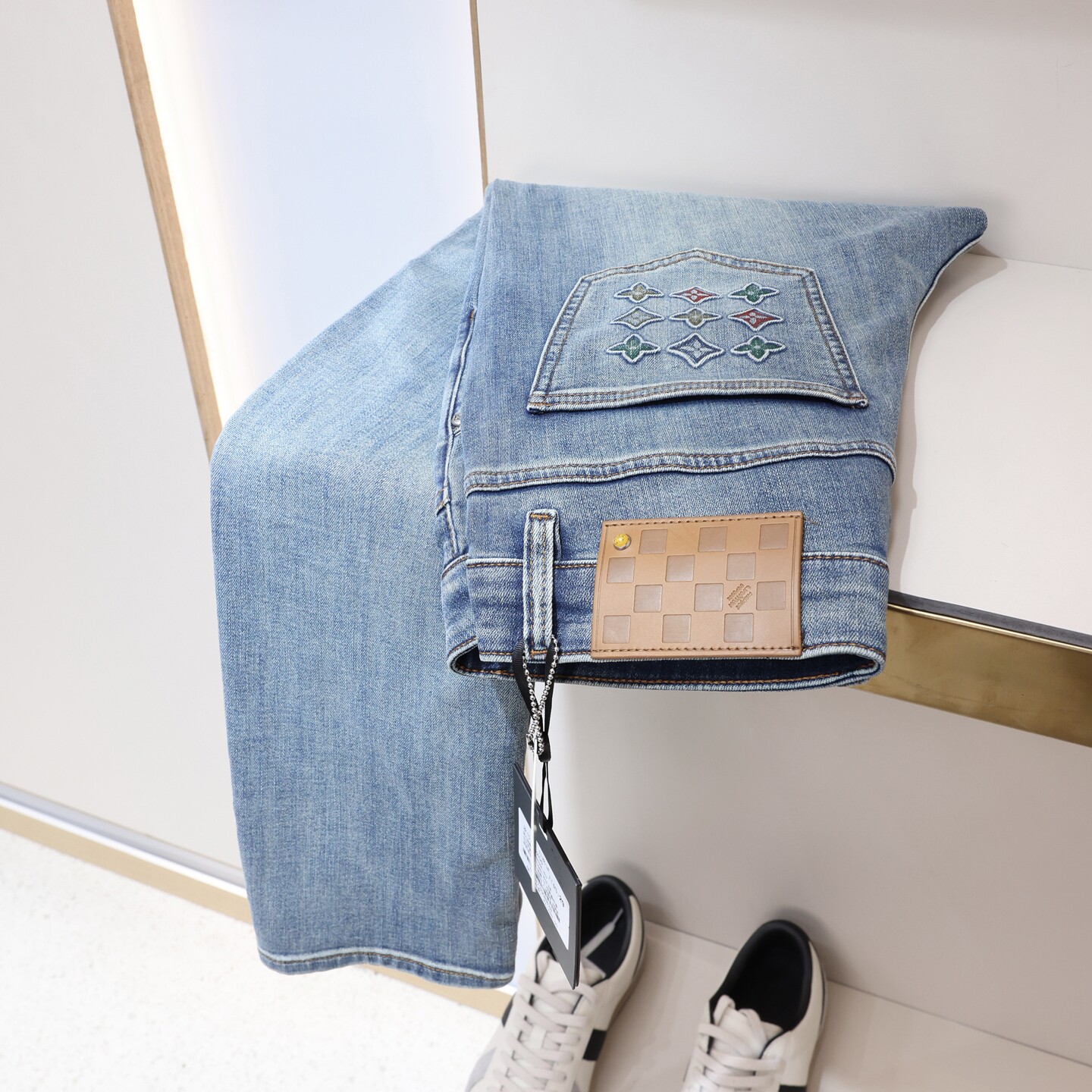 2026年新款春夏男士浅蓝色弹力柔软牛仔裤欧美风修身小直筒休闲裤