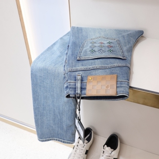 小直筒休闲裤 2026年新款 欧美风修身 浅蓝色弹力柔软牛仔裤 春夏男士