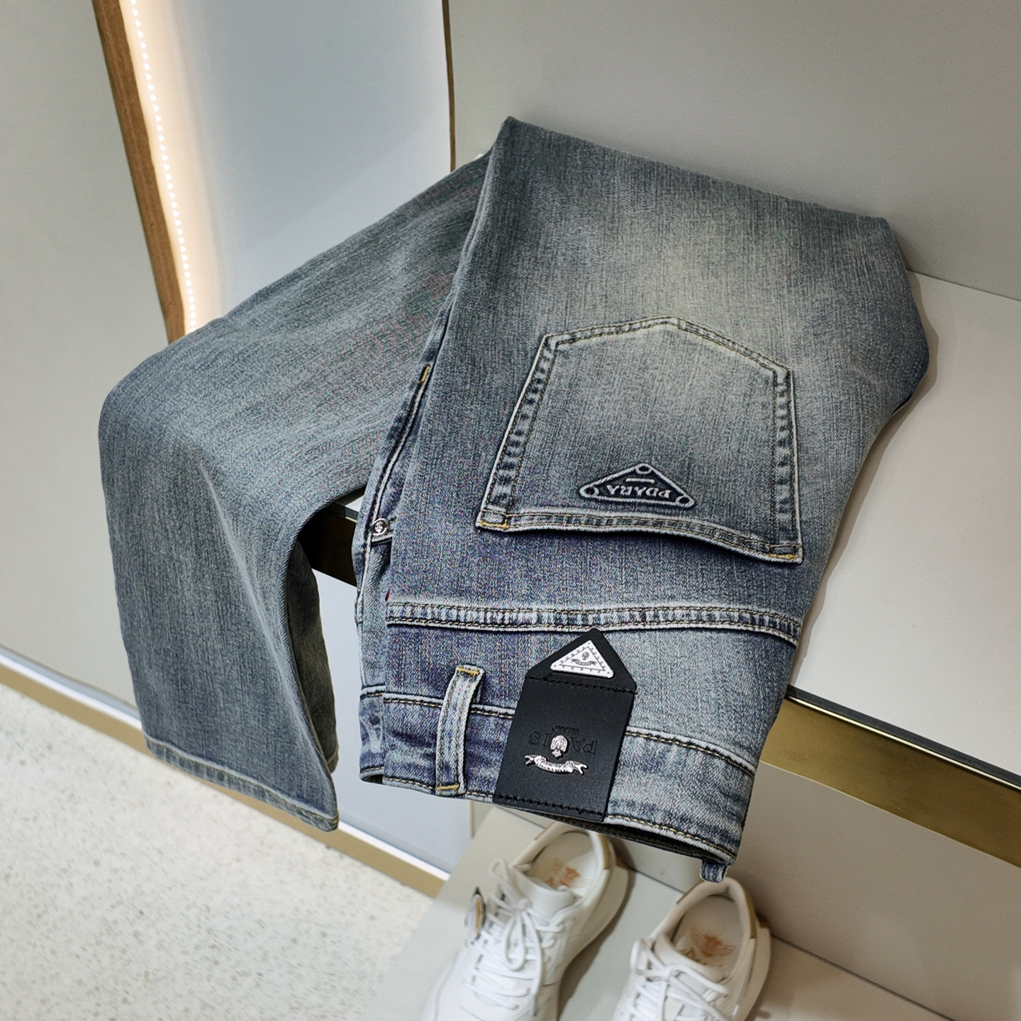 欧美风三角标浅蓝色弹力牛仔裤男士春夏中腰水洗修身小直筒休闲裤