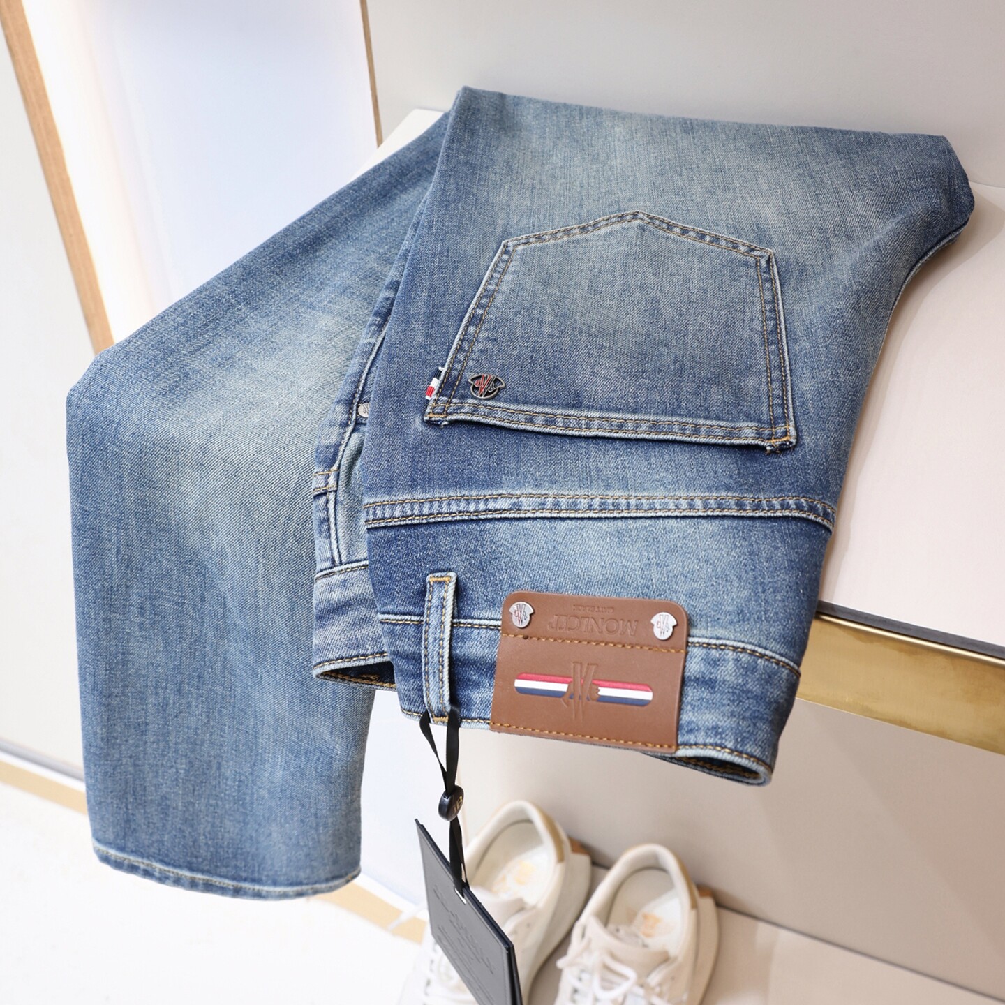 春夏浅蓝色修身牛仔裤男士2026年新款舒适柔软修身小直筒薄休闲裤