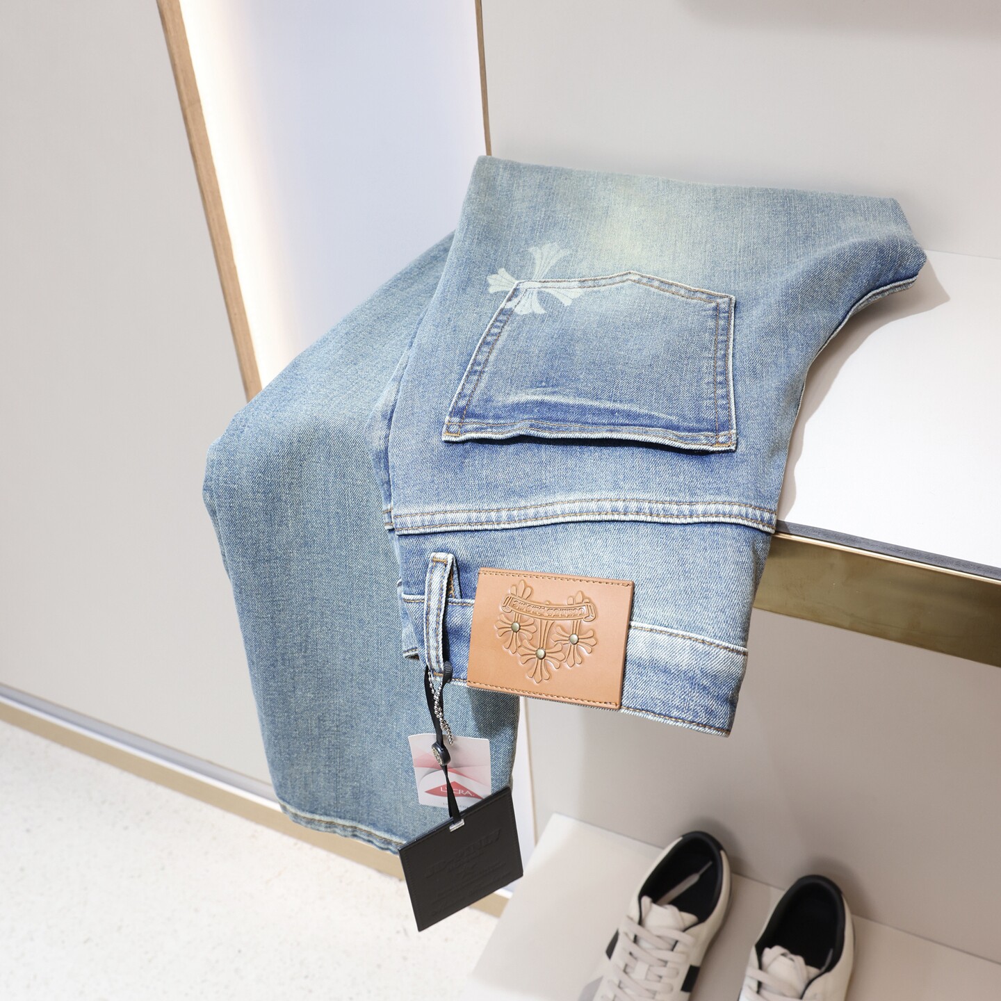 十字架印花浅蓝色直筒牛仔裤男士春夏潮牌中腰宽松弹力薄款休闲裤