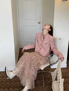 2023设计感美式粉色辣妹短款小众夹克外套搭配粉色闪闪蛋糕裙套装