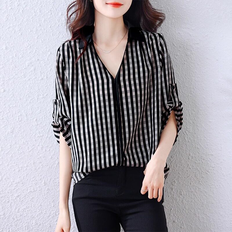 条纹短袖衬衫女夏季新款时尚设计感洋气百搭格纹V领半袖衬衣上衣