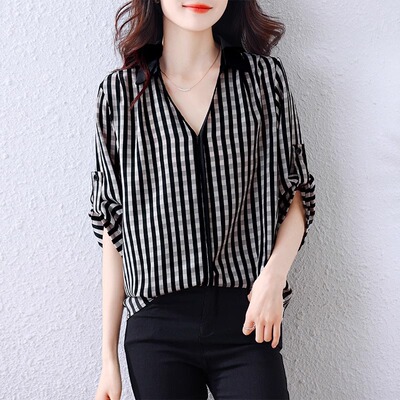 条纹短袖衬衫女夏季新款时尚设计感洋气百搭格纹V领半袖衬衣上衣