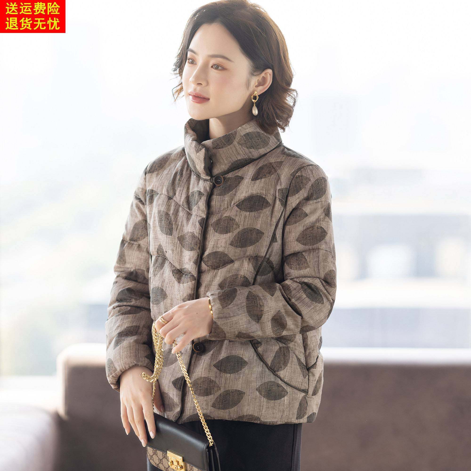 中年妈妈五十多岁洋气羽绒服冬装外套新款加厚短款中老年女上衣服