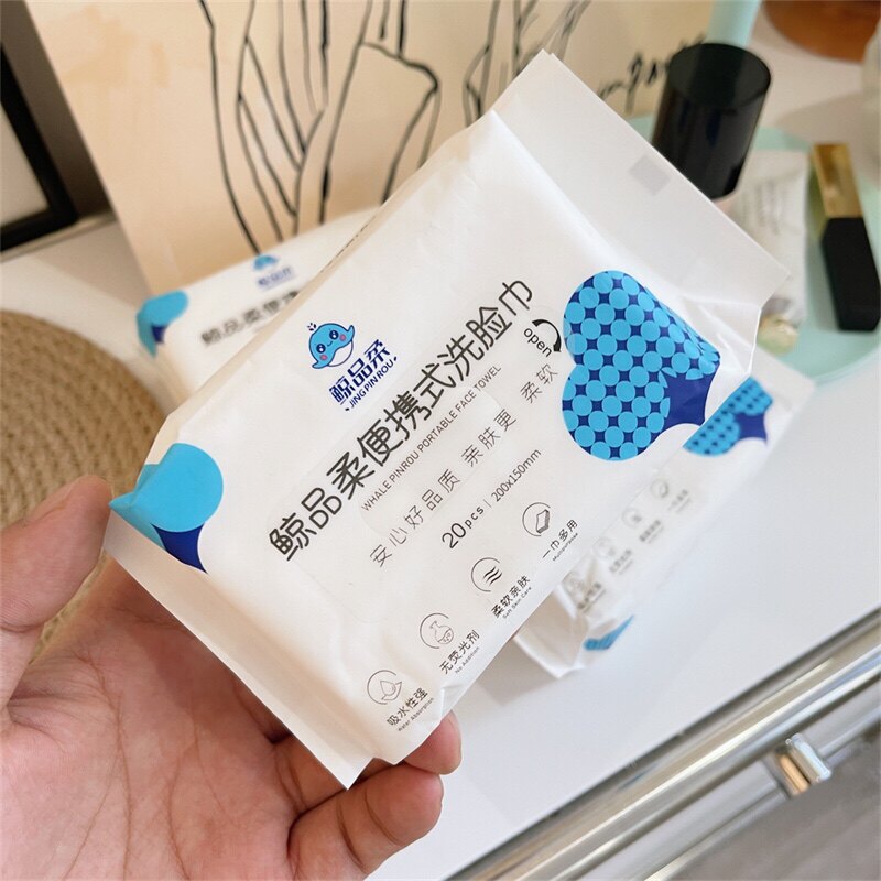 干湿双全，一包就走！干湿多用鲸品柔便携式洗脸巾20抽棉柔巾
