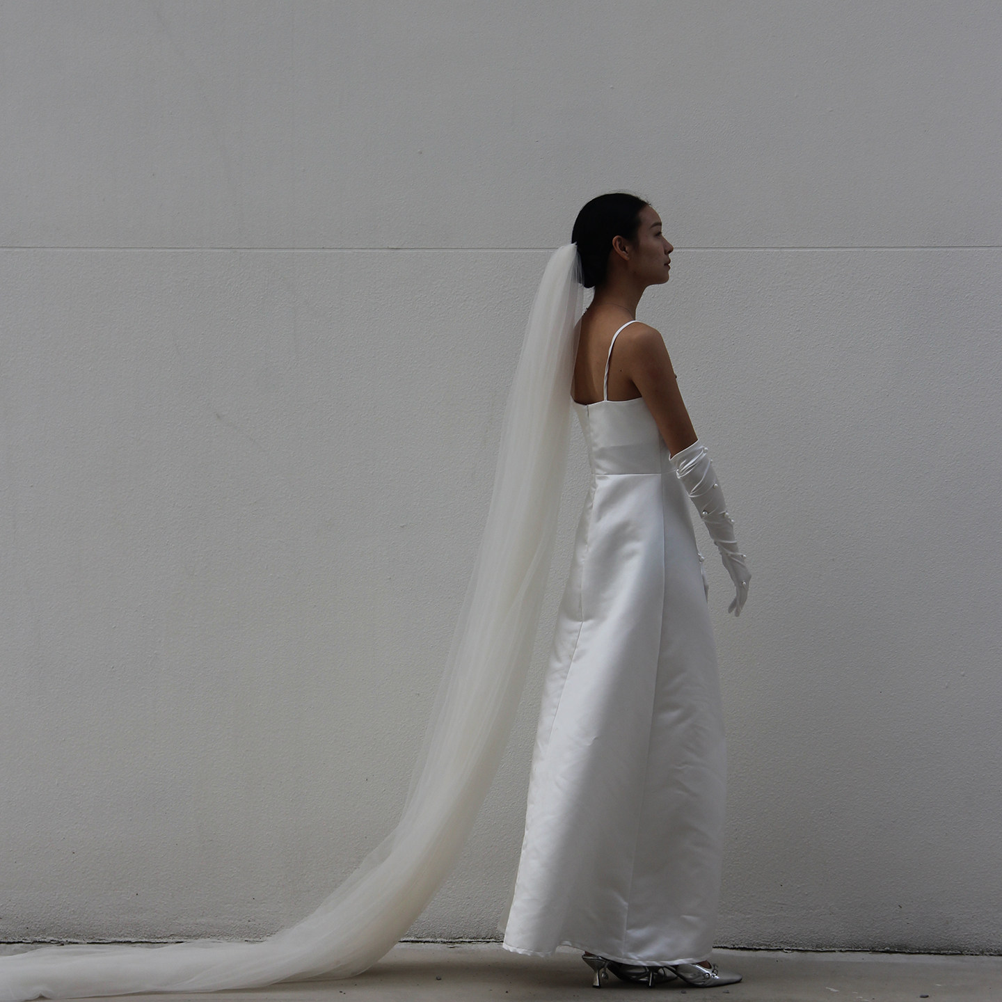 Mi唐手作米白色头纱新娘主婚纱领证求婚结婚头纱高级感大拖尾软纱