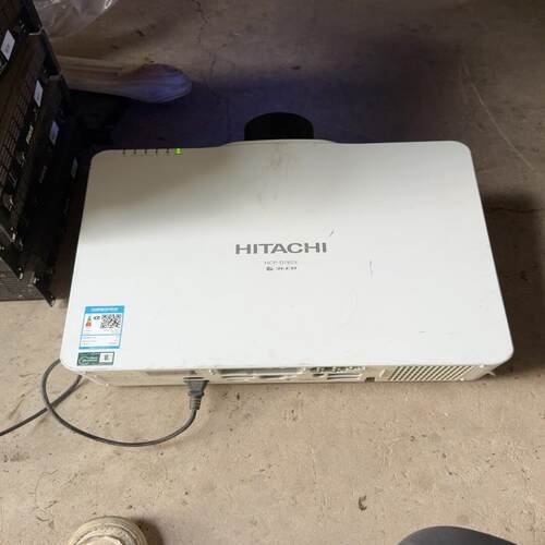 议价日立工程投影D762X，，99新，，买的时候一万可维修