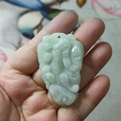 天然翡翠吊坠雕刻件手把件飘花