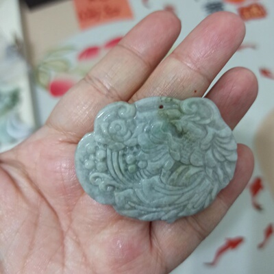 天然翡翠吊坠乌鸡飘花牡丹