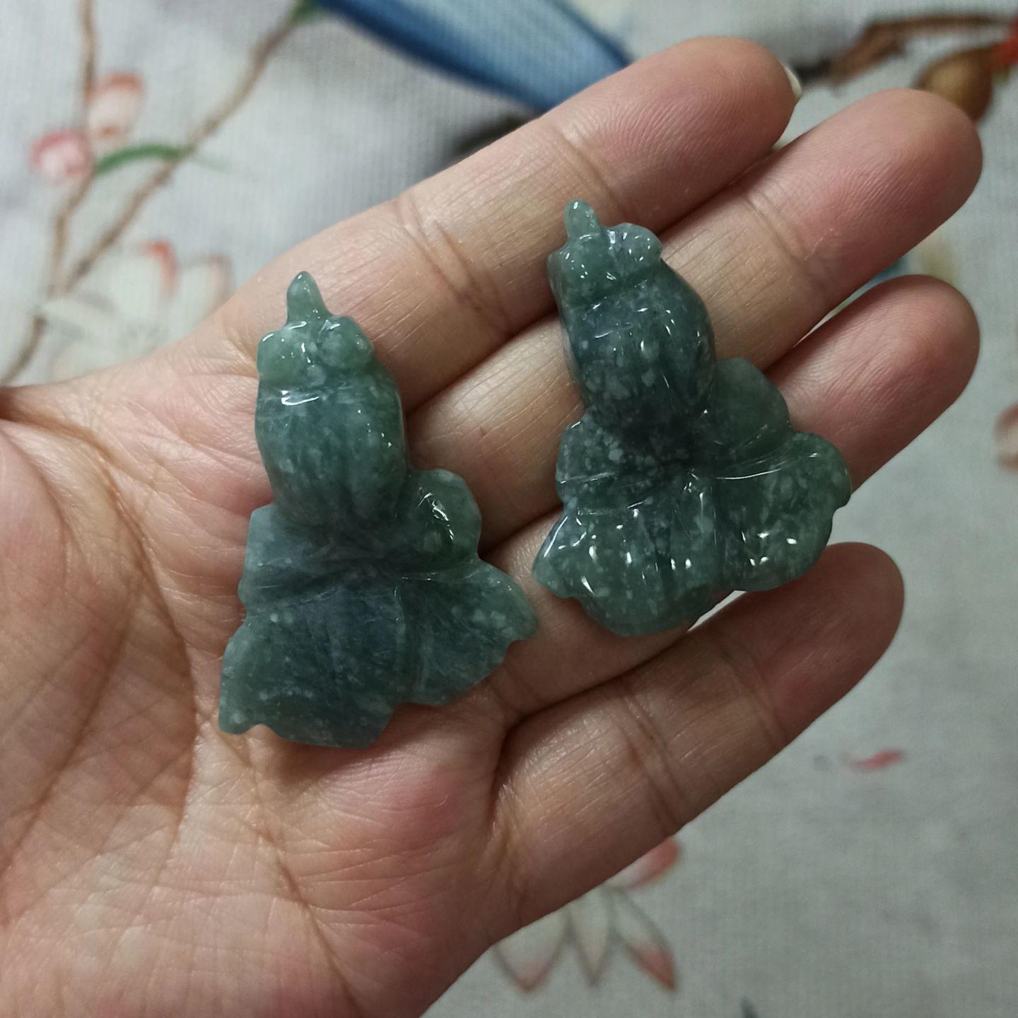 天然翡翠吊坠雕刻件年年有余