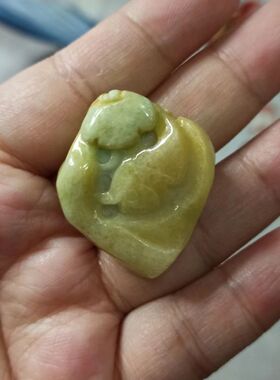 92缅甸天然翡翠吊坠黄翡飘花荷叶鱼年年有余如意鱼卡34X28mm左右