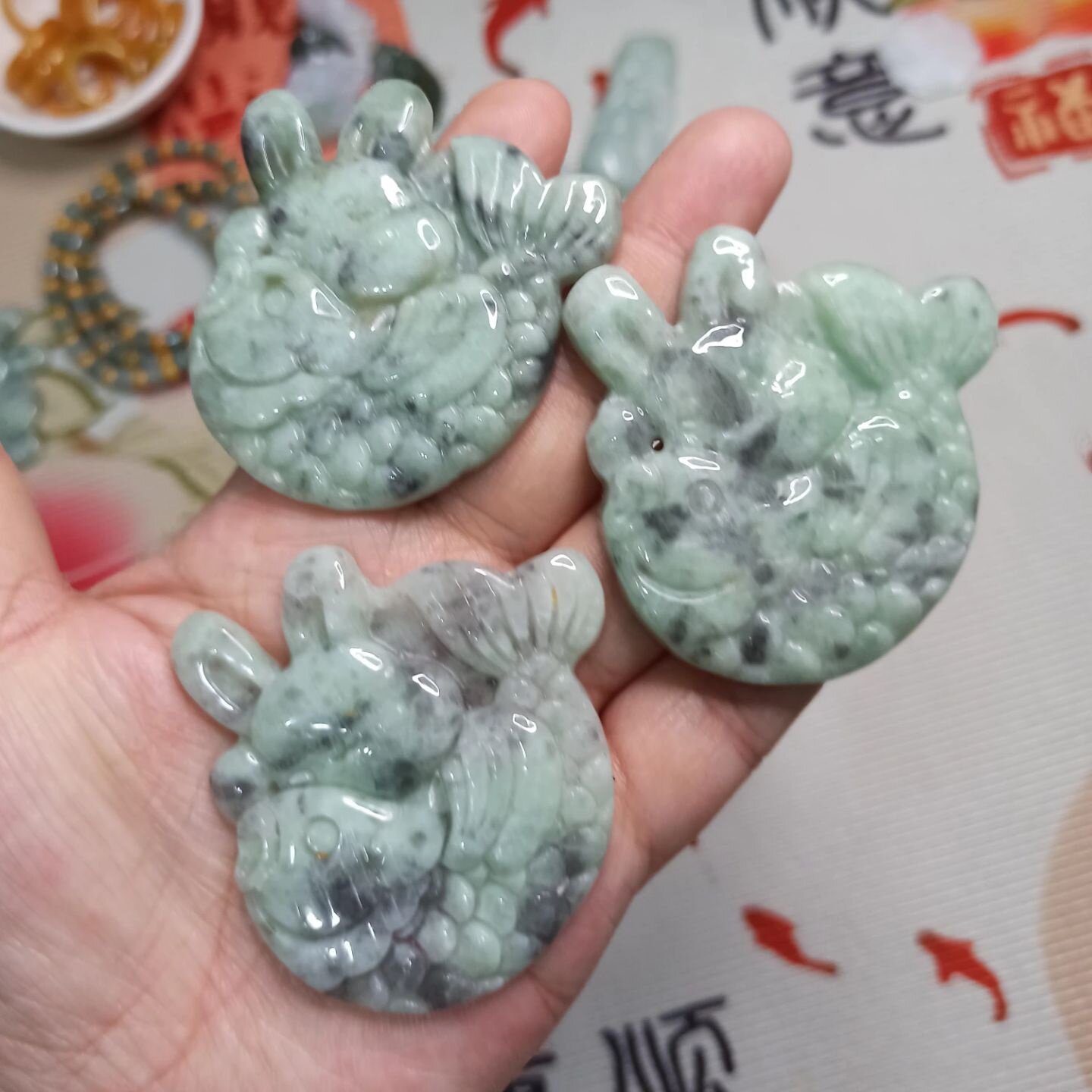 320缅甸天然翡翠吊坠如意福牌飘花鱼牌兔牌卡56X54mm左右满48包邮