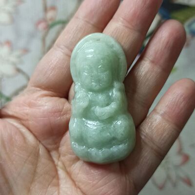 天然翡翠吊坠飘花绿底宝宝佛