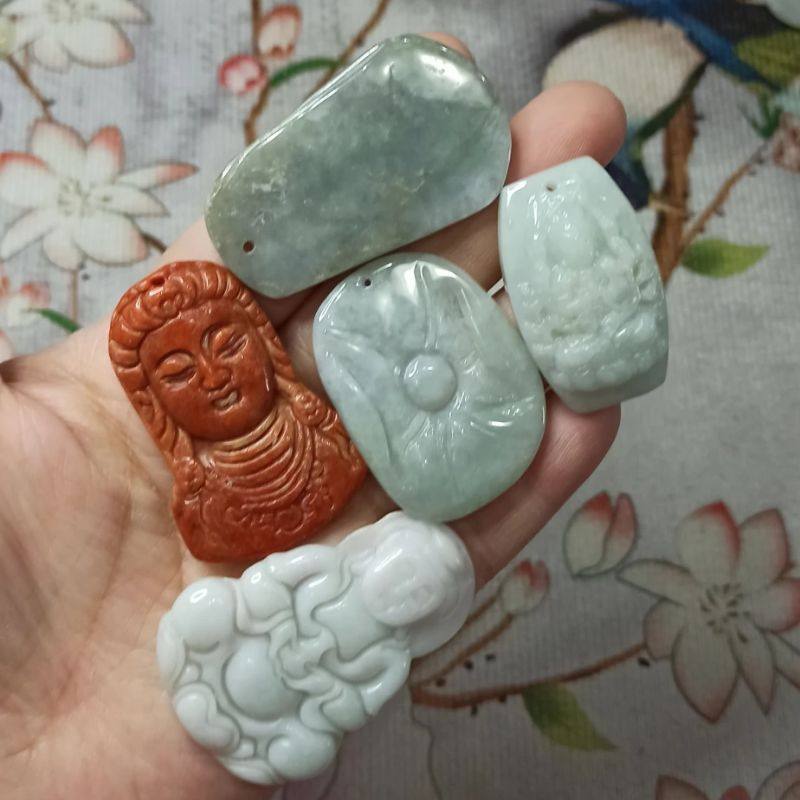 天然翡翠吊坠荷叶菩萨牌