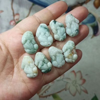 翡翠A货飘花貔貅手牌手排