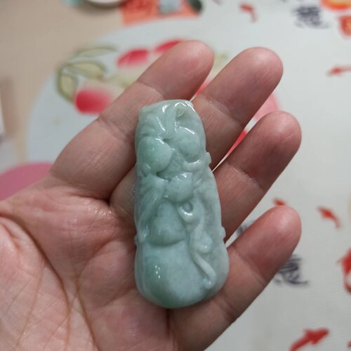 天然翡翠吊坠雕刻件蝙蝠葫芦