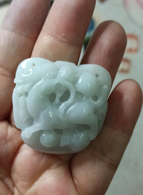 389缅甸天然翡翠吊坠麒麟貔貅牌子飘花淡绿卡34X35mm左右48元包邮