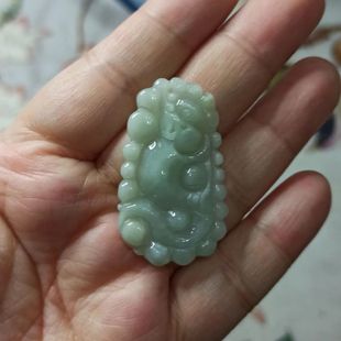 268缅甸天然翡翠吊坠牌子淡绿底飘花仿古龙牌特色件卡39X23mm左右